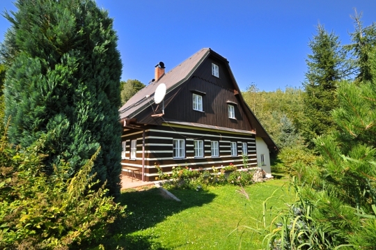 Chalupa Mladkov s rybníčkem v Orlických horách