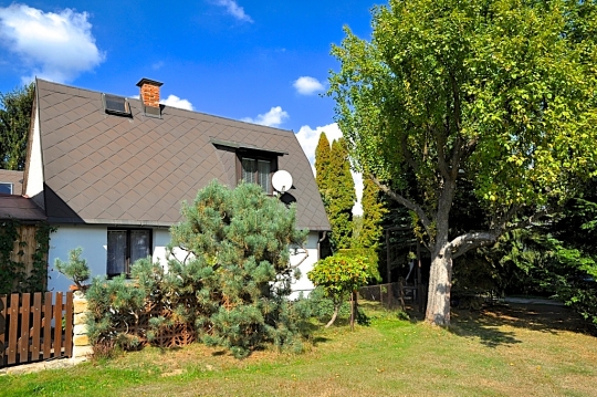 Chata Bílá Třemešná u svahu pro děti v Podkrkonoší