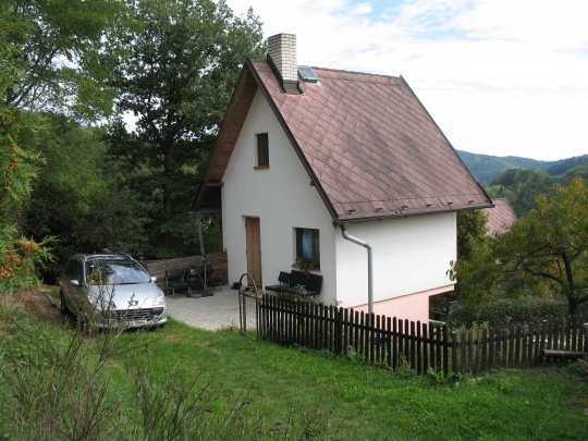 Chata Hubenov na břehu Slapské přehrady