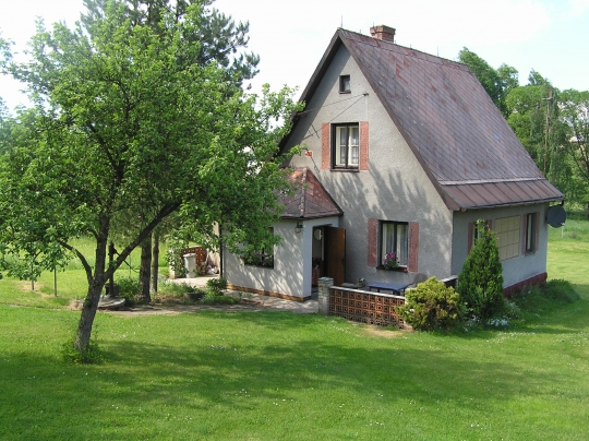 Chalupa Borovnička s prostornou zahradou - v Podkrkonoších